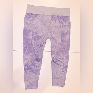 Fabletics Jacquard Capri - Medium* Available as a set with bra! 💜